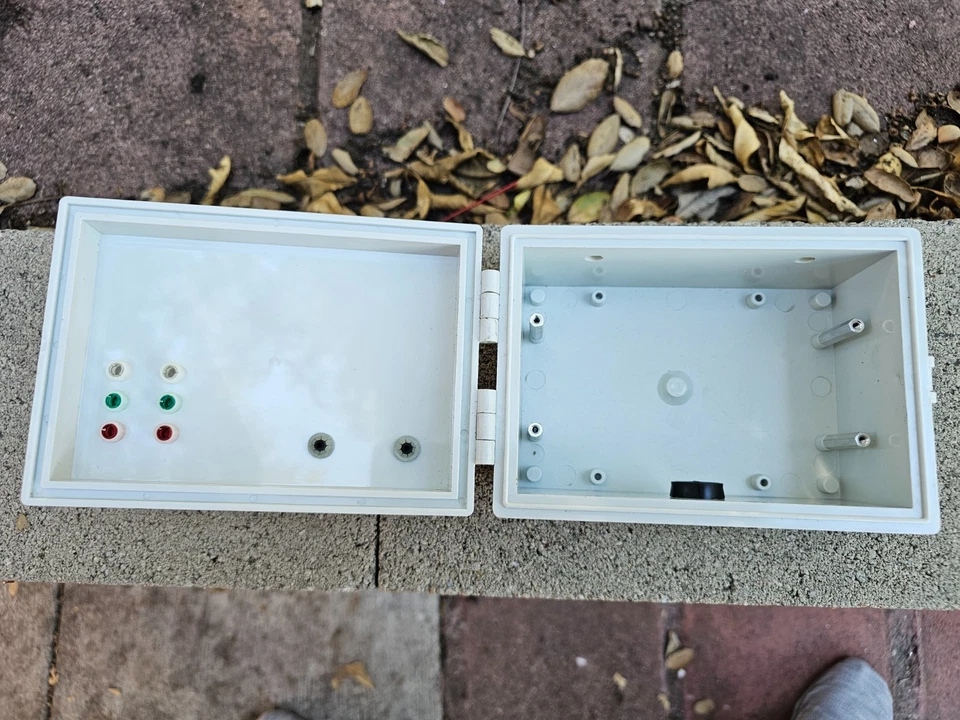 Empty Replacement Box For DKS Doorking 2332-080 Dual-channel Wiireless Repeater - Image 3 of 4