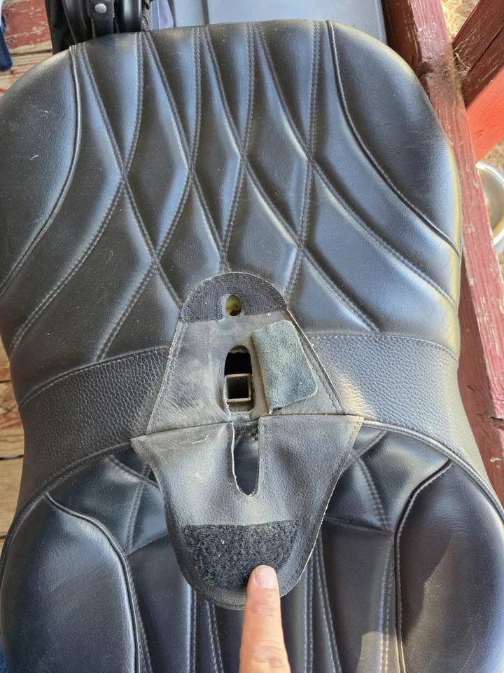 08 UP Harley Touring Corbin Dual Touring Heated And Cooled Seat. - Image 3 of 4