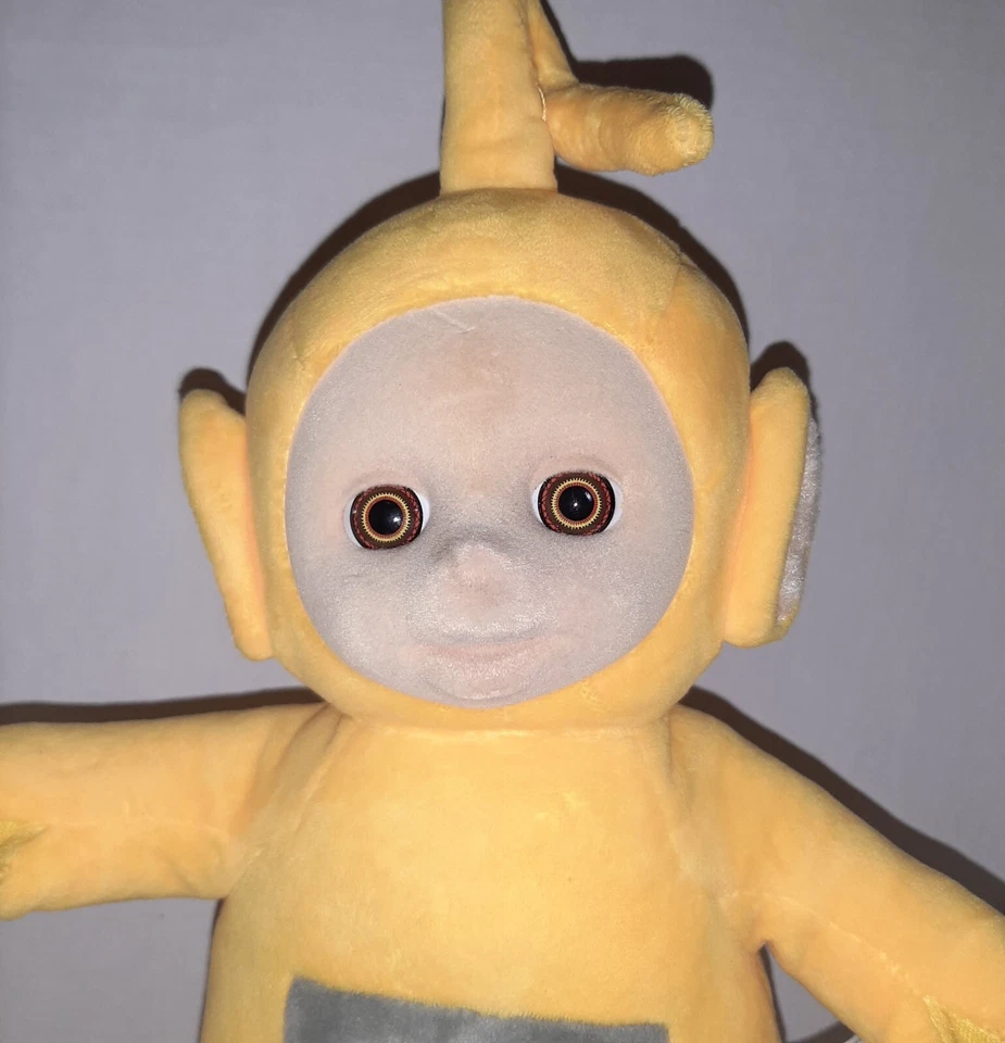 Teletubbies Flocked Face Jumping Talking LaLa 14"  18m+ 2016 Spin Master WORKS  - Image 2 of 4