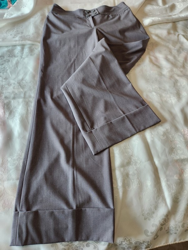 Fabulous Ann Taylor Loft Gray "Ann" Cut Wide Leg Trousers Size 8  **LOOK**