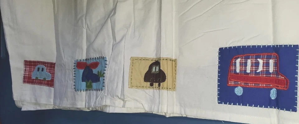 Nuevo Pottery Barn Kids TRANSPORTE Cuna Falda Cuna Falda Coche Bordado Niño Foto 2 de 4