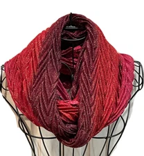 🧣 Red, Maroon, Burgundy, Pink  infinity scarf. Shimmery fabric. NWOT