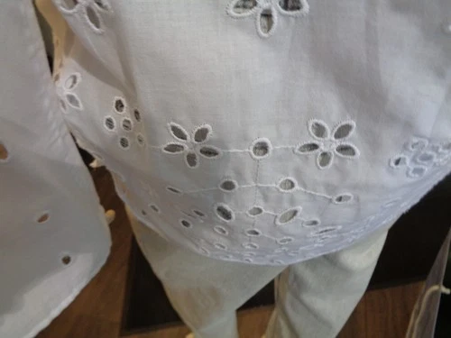 VAN LAACK SUPER BEAUTIFUL WHITE BLOUSE EMBROIDERED SIZE 38 NEW! RRP €299.95