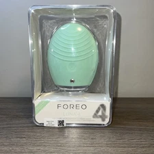 FOREO LUNA 4 Facial Cleansing Firming Face Massager - Combination Skin - Green