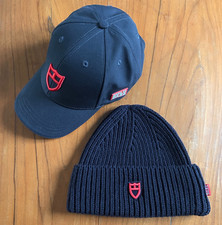 Tudor Mütze + Mütze Neu Kollektion Born To Dare 2025, selten in Marineblau