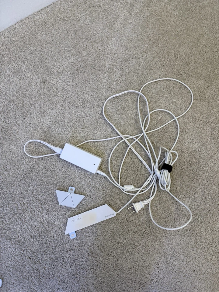 Kit de paneles de luz triangulares LED inteligentes - estilo formas nanoleaf Foto 2 de 4