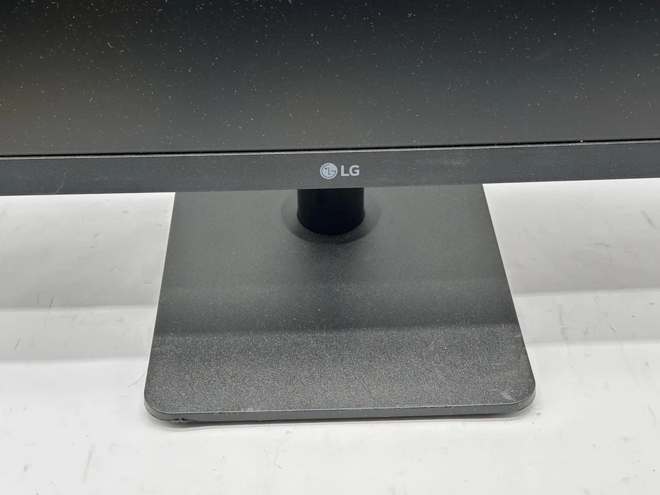 LG 27MP400-B 27'' FHD in Widescreen IPS LCD Monitor-No Power Cord - Image 2 of 4