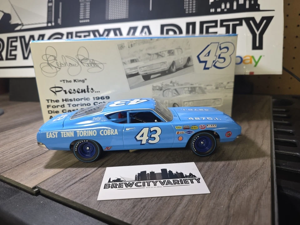 Ford Torino Cobra 1969 auténtico Motorsports firmado por Richard Petty 1:24 Foto 2 de 4
