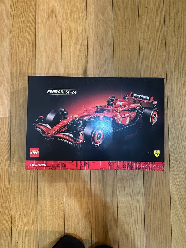 LEGO TECHNIC: Ferrari Sf-24 F1 Car (42207)