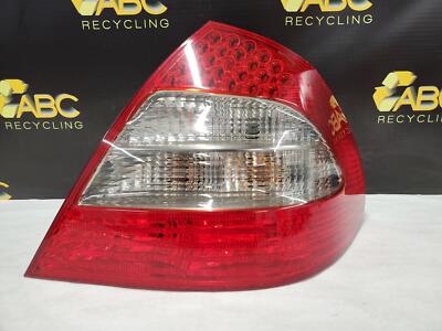 2004-2006 Mercedes Benz E500 Right Passenger Tail Light Assembly