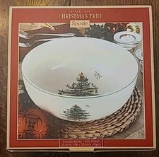 Spode Christmas Tree Santa 10 Inch Porcelain Large Round Serving Bowl (GSHF2)