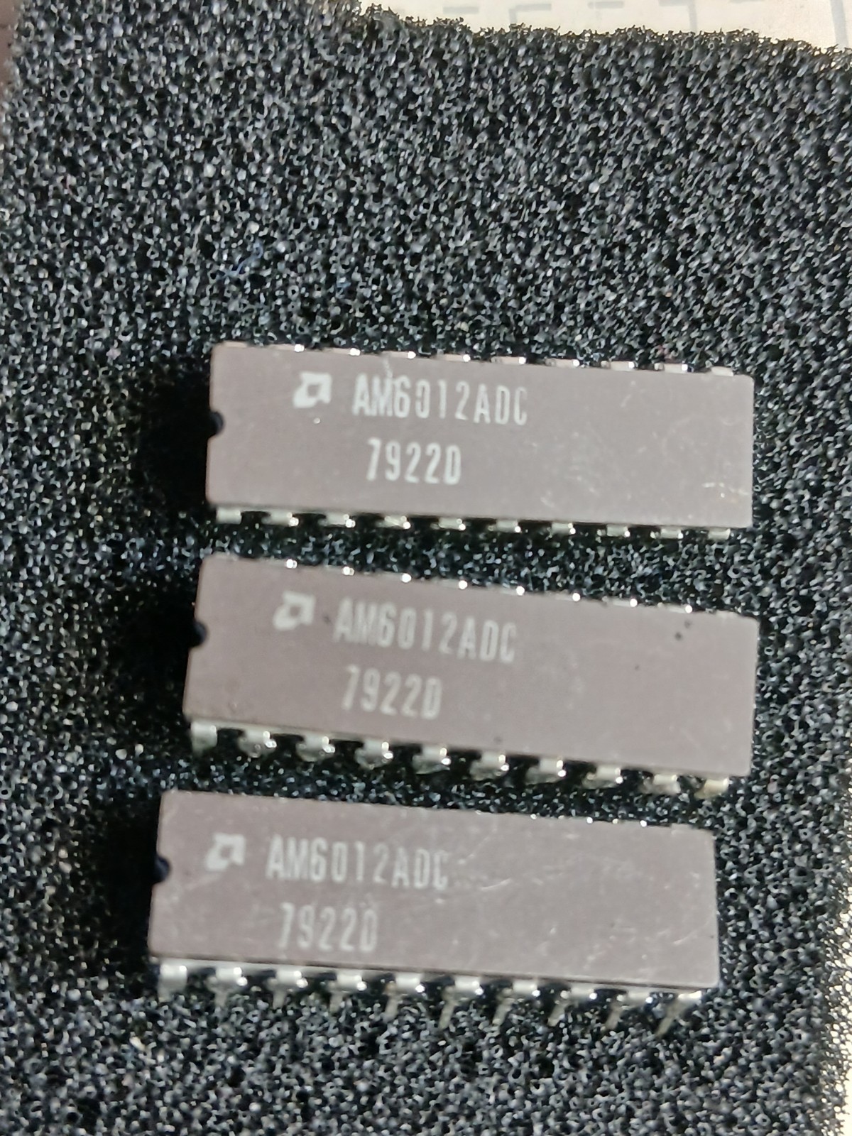 3 Pcs AM6012ADC 2 Bit Multiplying ADC Free SHIPPING
