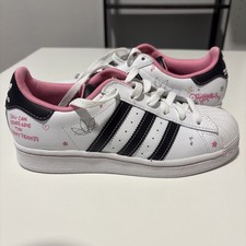 Nuevo Adidas Originales SST Hello Kitty talla 3.5 Kuromi Sanrio Blanco Rosa Reino Unido IF3561