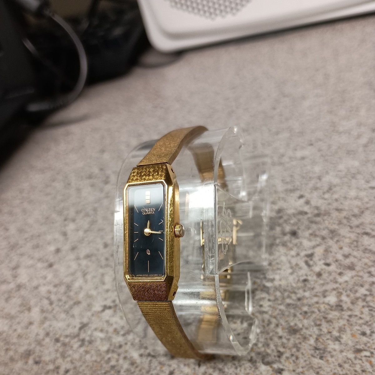 Vtg Citizen CQ Women 2250-223373 Dress Gold Tone Quartz Analog