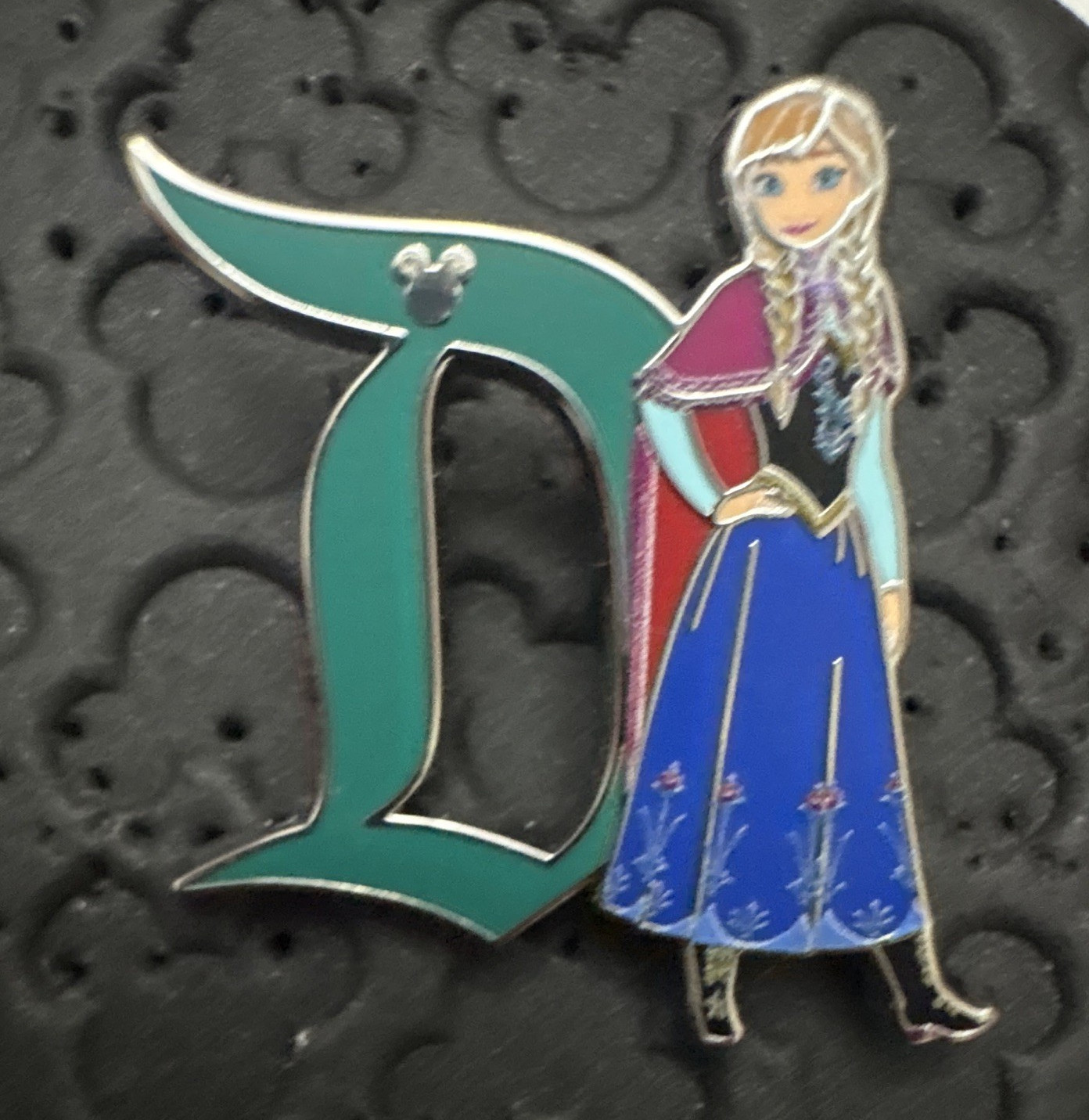 Disney Frozen Anna & Stylized "D" Initial Trading Pin - Single
