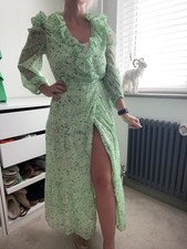 Green floral maxi dress with ruffle detail #floraldress #wedding