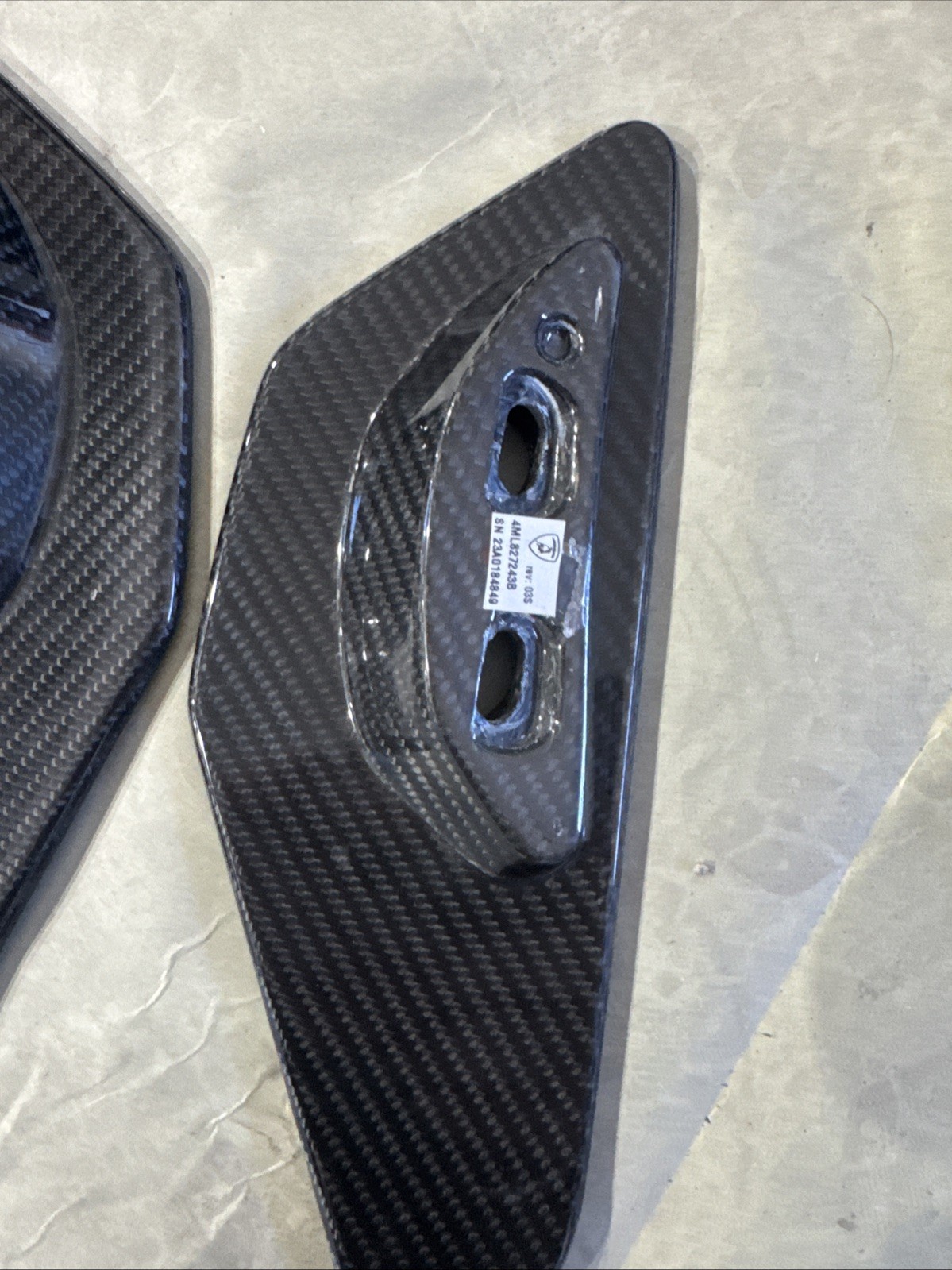 Lamborghini Urus Rear Wing Carbon Fiber Mount