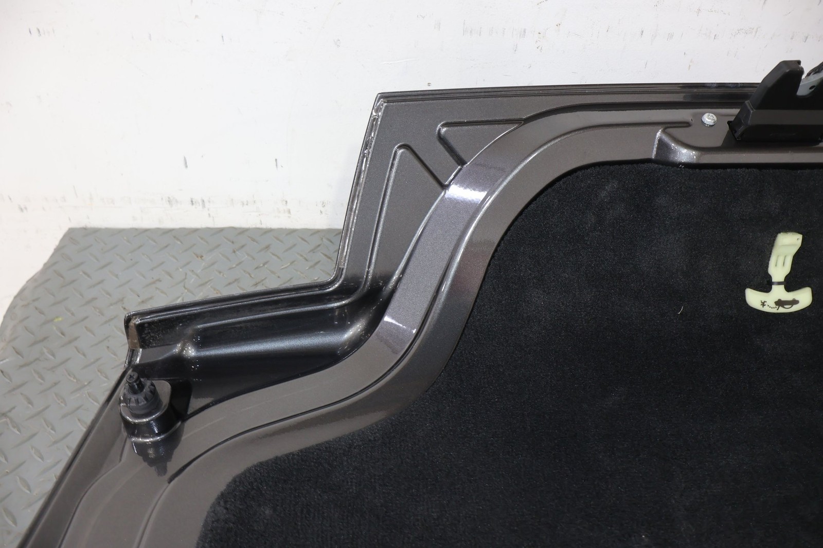 10 Aston Martin V8 Vantage Trunk / Decklid Assembly Meteorite Silver