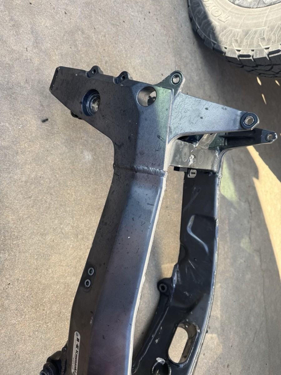 96-03 Kawasaki Ninja ZX7R ZX7 750 Main Frame Chassis EZREG CLEAN