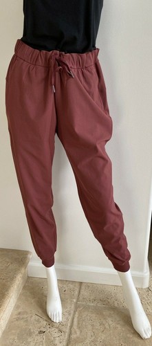 NWOT $118 LULULEMON On the Fly Joggers 
