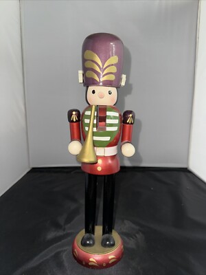 15  Trumpeter Nutcracker N2434