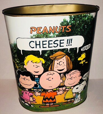 Vintage1960's Peanuts Charlie Brown Snoopy Metal Tin garbage can