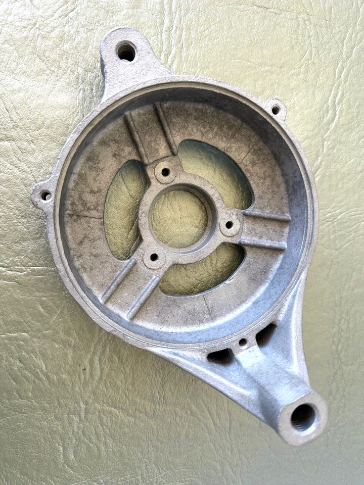 Carcasa de alternador Ford Mustang 1970 usada parcial D0AF-10300-G #8018 Foto 2 de 4