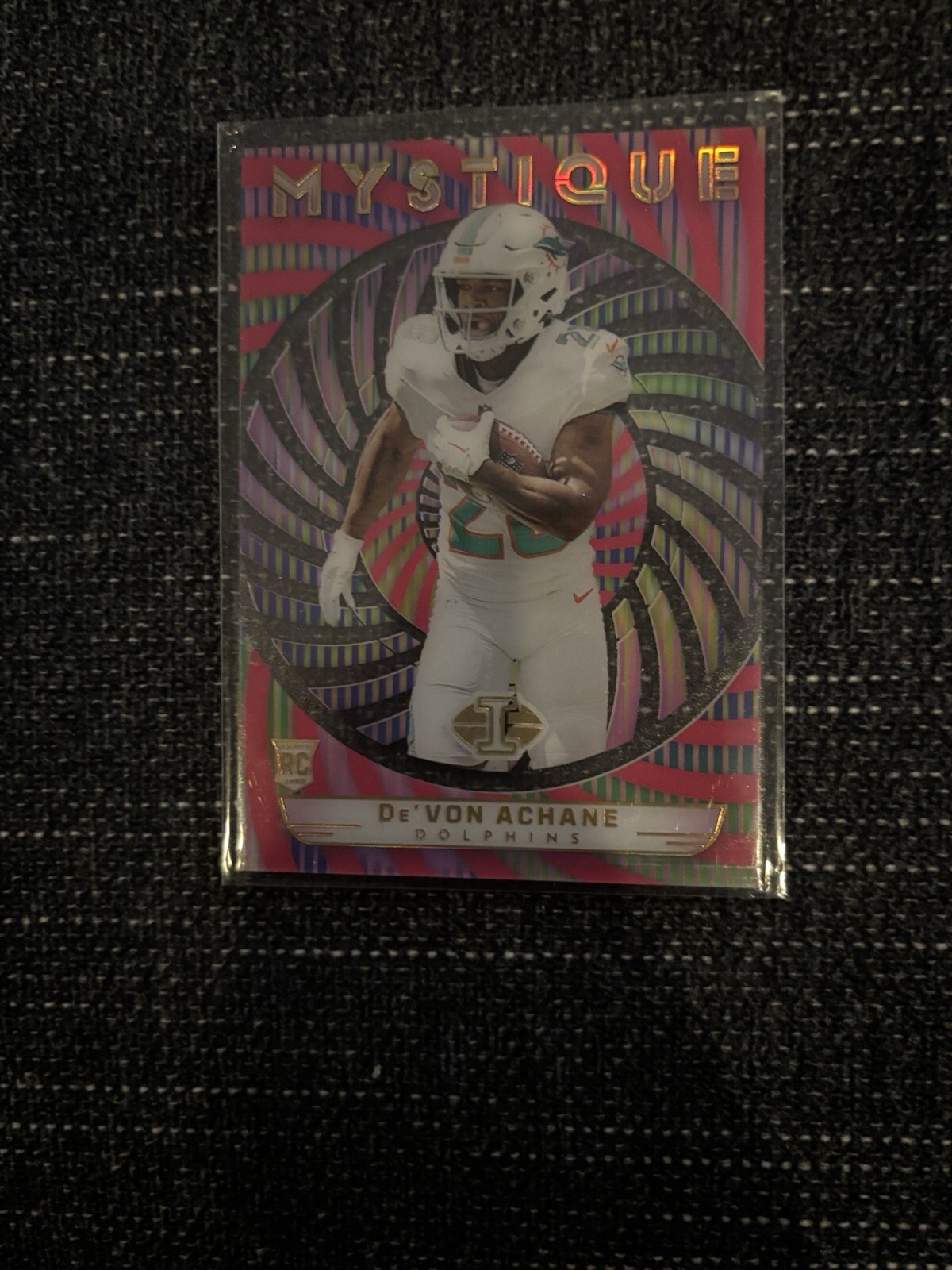 2023 Panini Illusions - Mystique Pink #9 De'Von Achane /399 (RC)