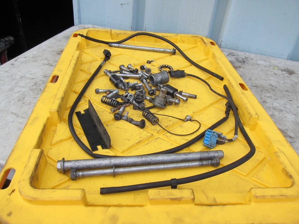 2001 BMW R1100 RT-P R1100R OEM ENGINE MOUNTING BOLTS HARDWARE MOTOR SCREWS Foto 3 de 4