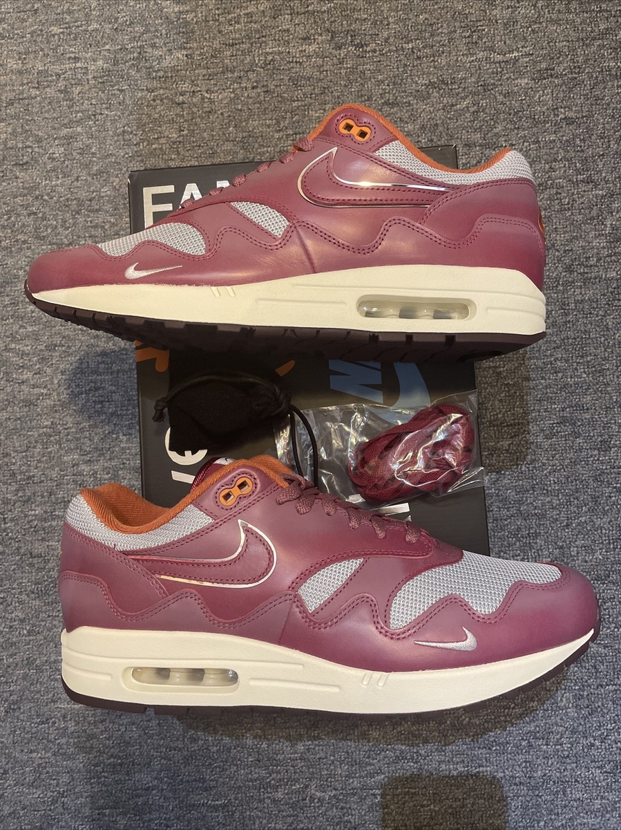 Nike Air Max 1 Patta Waves Rush Maroon パタ ウェーブ Patta Nike Air Max 1 Wave Rush Maroon Silver Sneaker On Feet