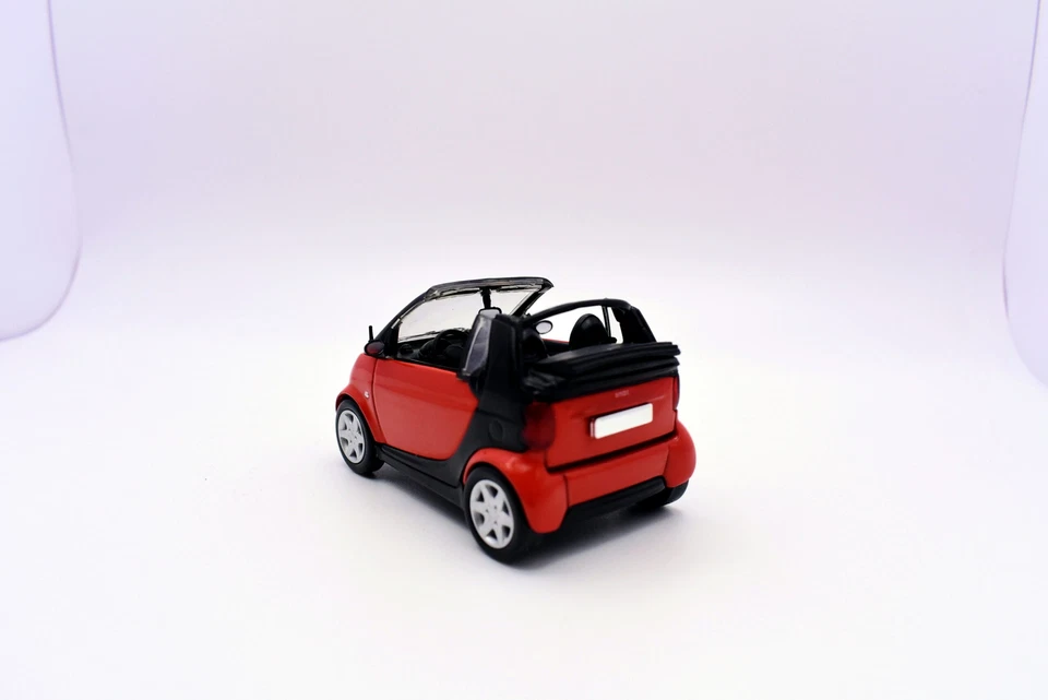 Modellino auto scala 1:43 Smart cabrio modellismo statico da collezione diecast - Immagine 3 di 3