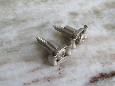 FENDER AFFINITY STRATOCASTER STRING TREES / RETAINER in SILVER