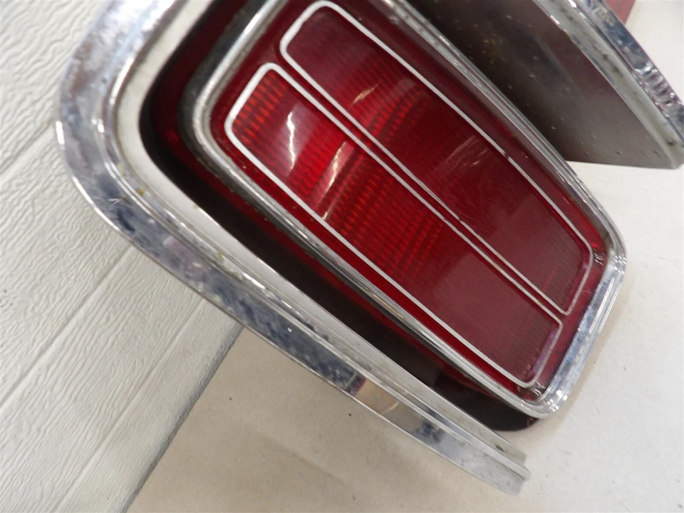 RH PASSENGER SIDE RIGHT TAILLIGHT LAMP ASSEMBLY CHRYSLER 1974-1976 Newport OEM - Image 2 of 4