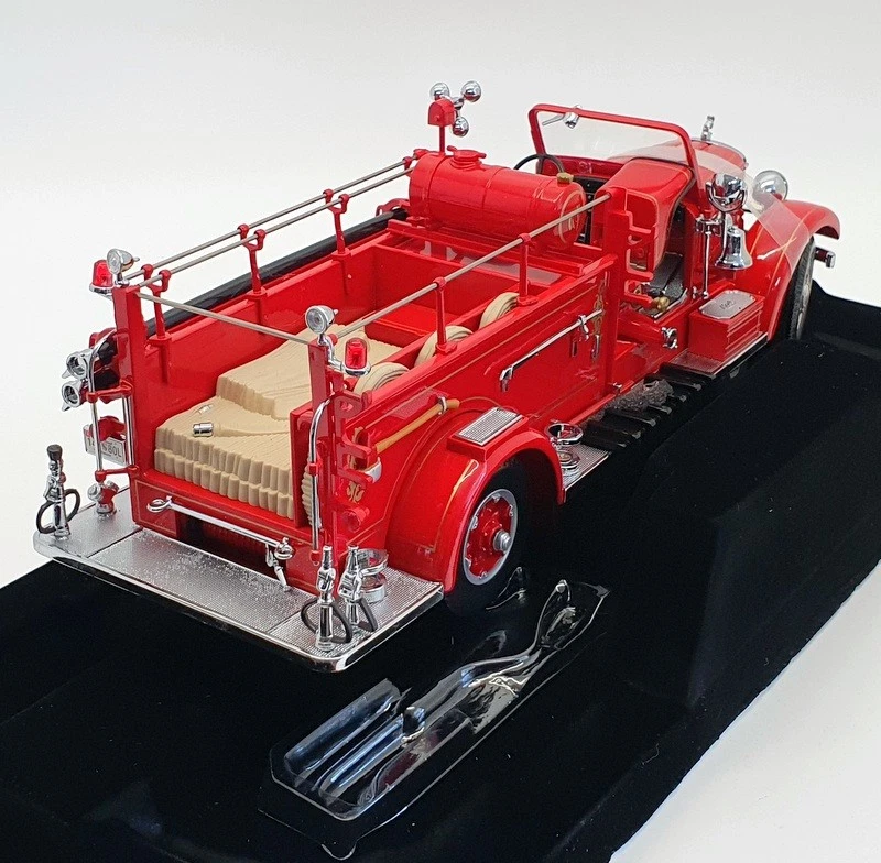 Road Signature 1/24 Scale 20098 - 1935 Mack Type 75BX - Red - Image 2 of 4