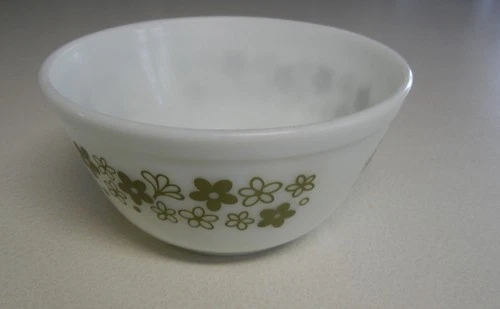 Pyrex/Corelle Spring Blossom/Crazy Daisy 1 1/2 Quart White 7” Mixing Bowl