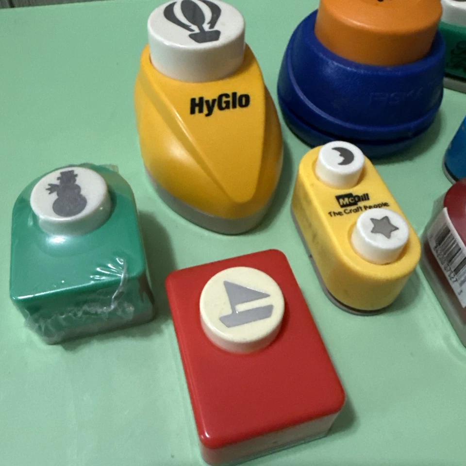 Lote (10) Perforadora de Papel Varias Marcas Álbum de Recortes Artesanía Varios Tamaños y Tema Foto 2 de 4