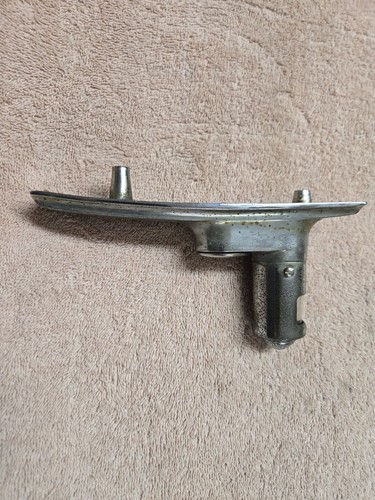 1939 BUICK TRUNK HANDLE BASE 1939 BUICK LICENSE PLATE LIGHT GUIDE GM 1939 OLDS