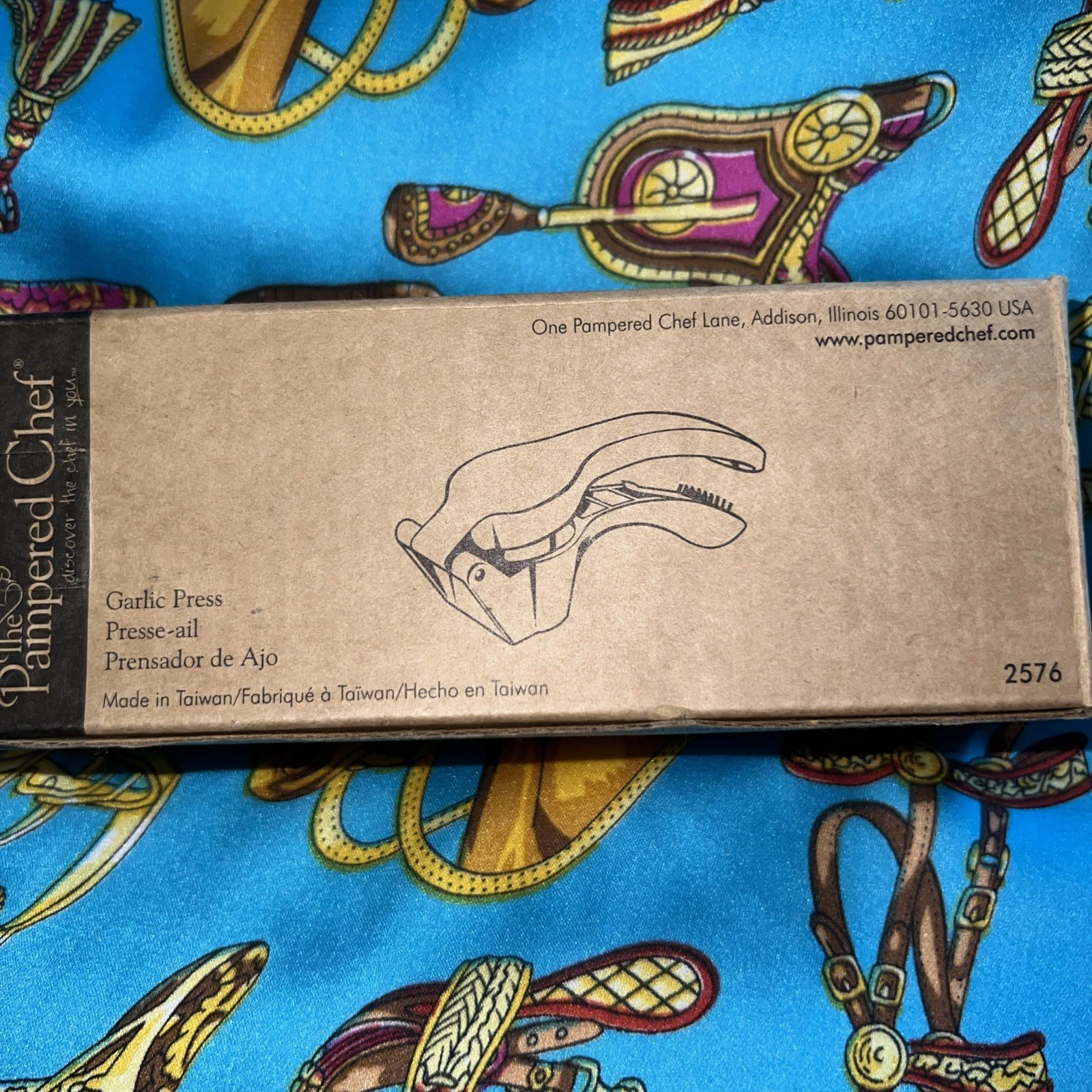 The Pampered Chef Garlic Press #2576 With Cleaning Tool New In Box SEALED
