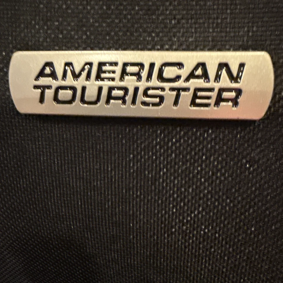 行李箱 American Tourister 随身行李袋带轮子黑色 20 英寸宽 — 第 2/4 张图片