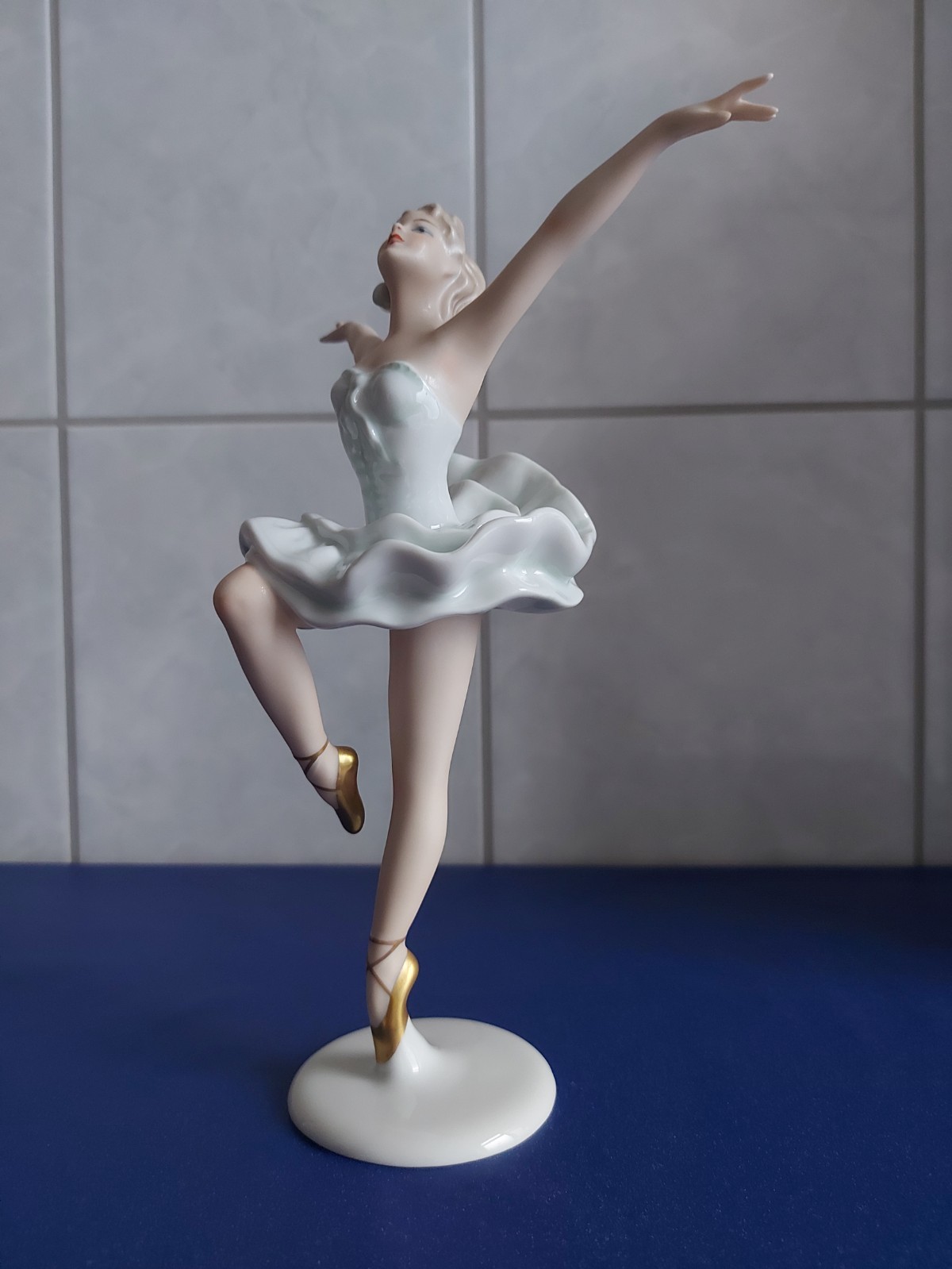 Figura de porcelana Wallendorf - bailarina - diseño Harri Gretsch