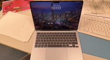 Apple MacBook 13-13,9 Zoll M4 Chip 16GB RAM 256GB SSD USB-C Himmelblau