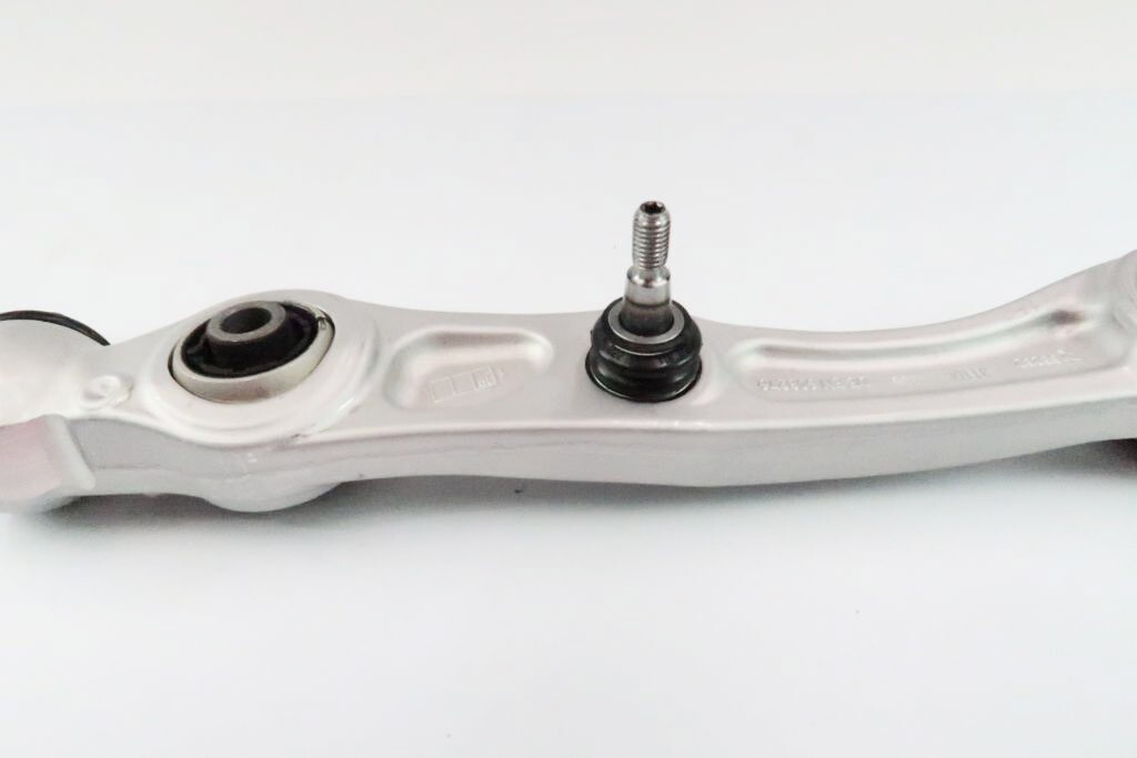 Rolls Royce Cullinan right lower control arm wishbone 1429