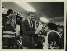 Press Photo Karl Malden, Actor with co-stars in Hockey locker room scene