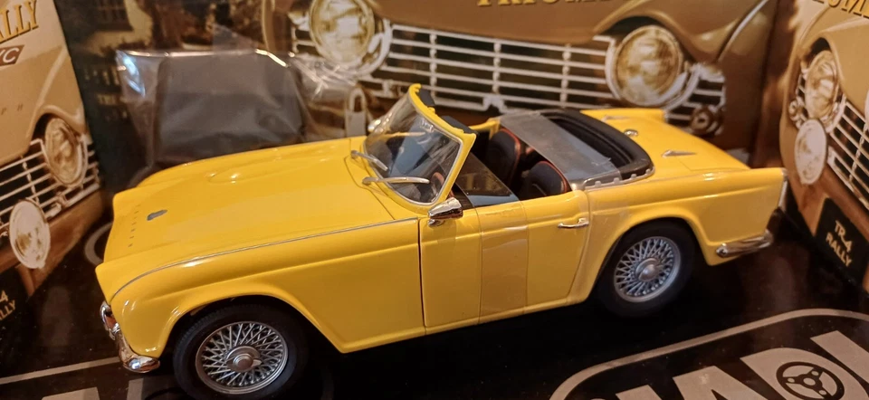 Jadi Triumph TR4 1/18 - Photo 2/4