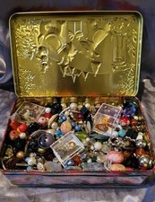 Joblot Of Loose Beads ,glass,plastic Ect Inc Raw Amber And Other Stones 1kg