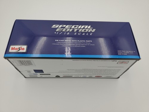 2021 Ford GT Heritage Edition White Maisto 1/18 Diecast Model Car - Picture 6 of 7