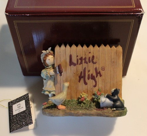 1996 LIZZIE HIGH Figurines Sign Ladies & Friends Painting the Sign NIB - Picture 2 of 5