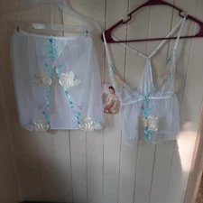 New With Tags 2pc. Nighty Set White With Colorful Embroidered Flowers Size S/M