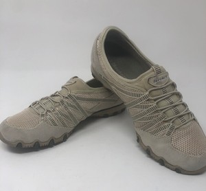 zapatos skechers beige