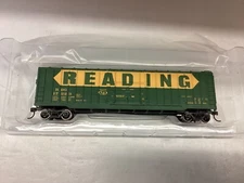 Roundhouse #40232 HO scale “Reading" 50' outside post plug dr box car Rd.#17223